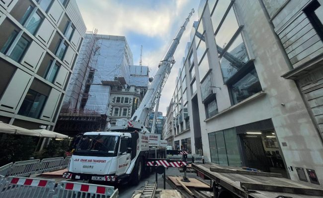 Crane Lift Success at 15 Finsbury Circus